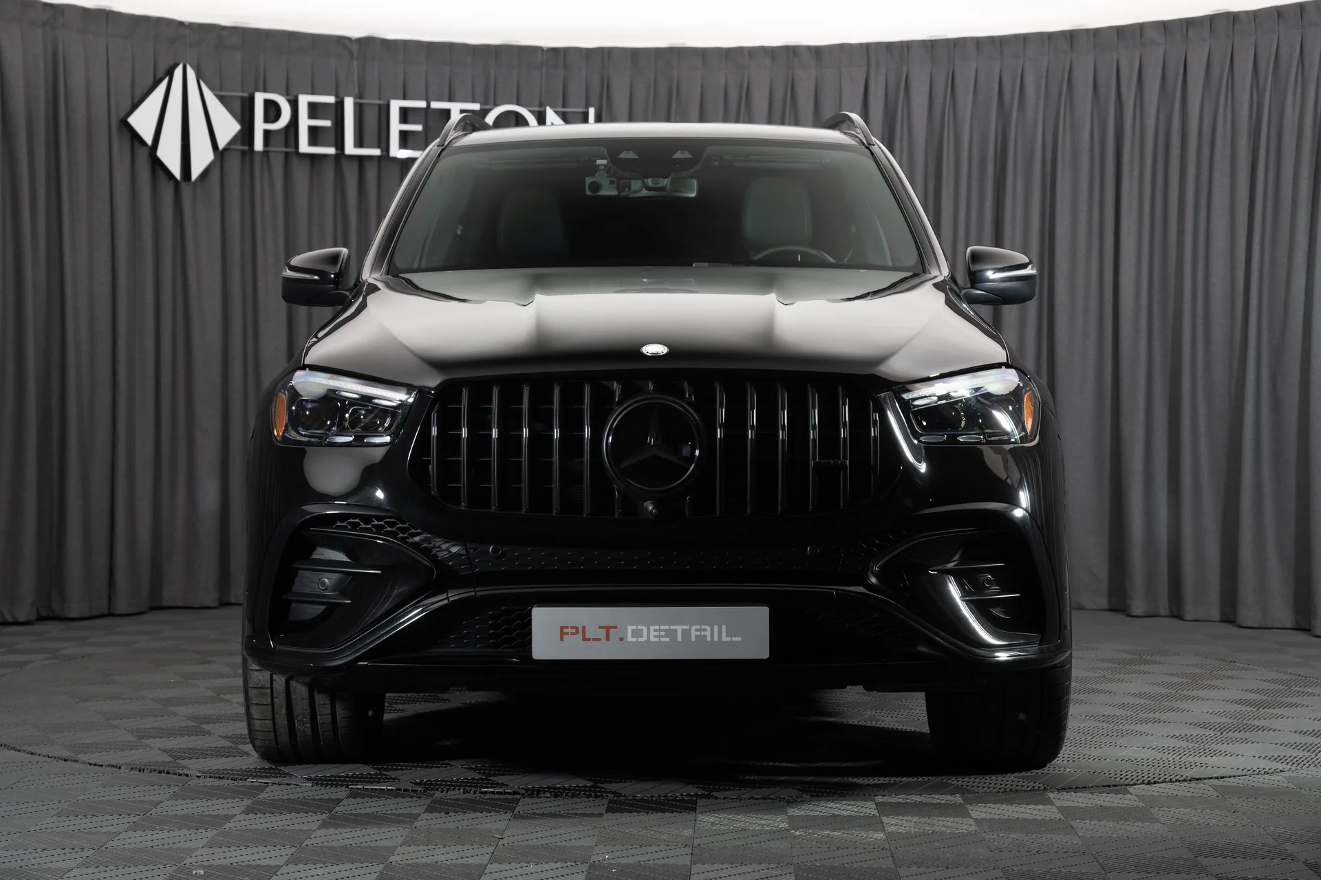 Оклейка Mercedes‑AMG GLE в глянцевую полиуретановую плёнку: <br/>мощь и блеск в одном решении