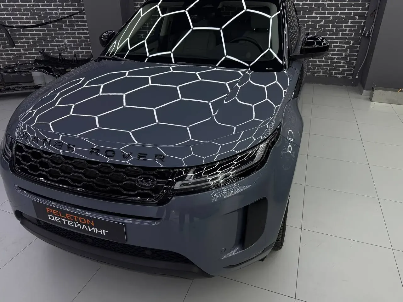 Защита и стайлинг Range Rover Vogue: бронирование, антихром и окрас вставок